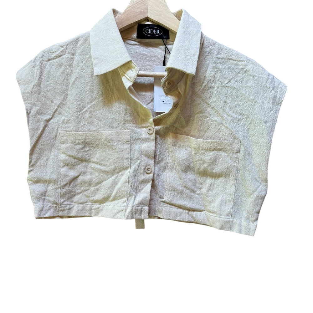 NWT Cider Button‎ Down Crop Top